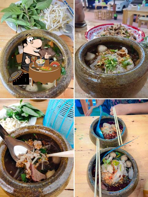ร้านก๋วยเตี๋ยวหมูตกโอ่ง โพนทอง