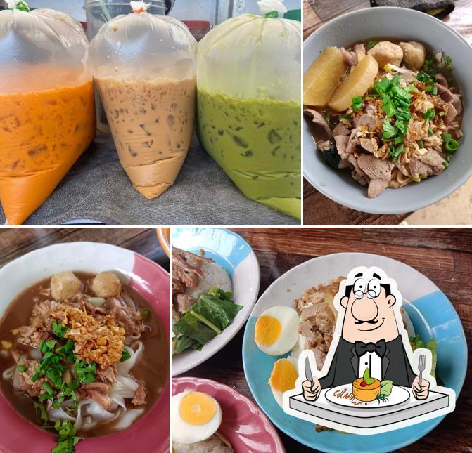 ร้านก๋วยเตี๋ยวเรือ ข้าวขาหมู เมนูน้ำ