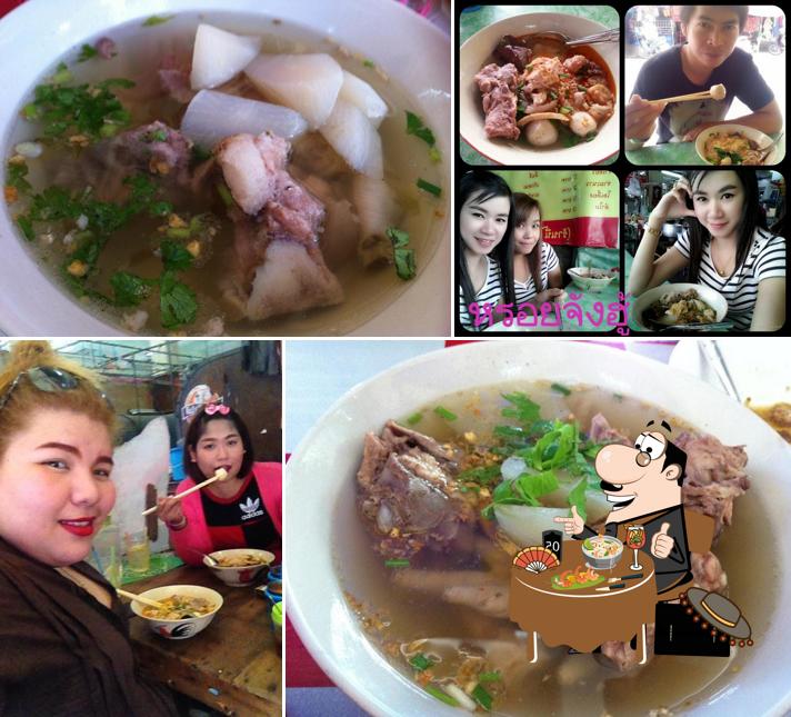 ร้านก๋วยเตี๋ยวหมูต้มยำ By พ่อหมูแอ๊น แอน