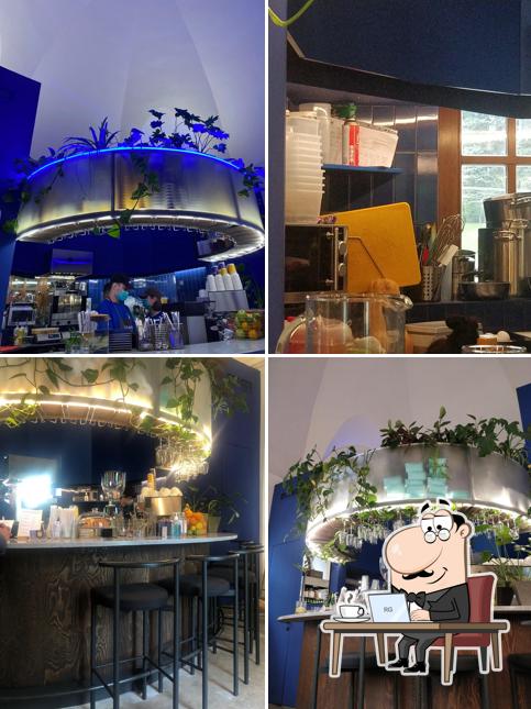 Посмотрите на внутренний интерьер "Mátes Coffee"