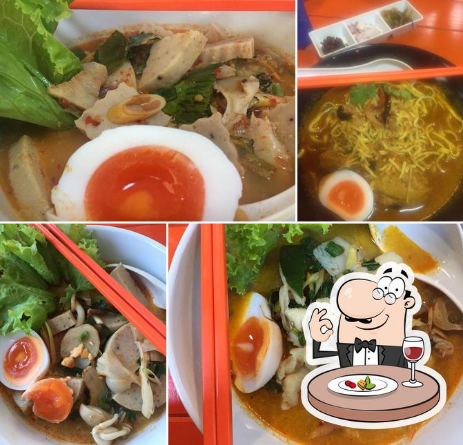ก๊วยเตี๋ยวต้มยำไข่หวาน&ข้าวซอยไก่ไข่มะตูม