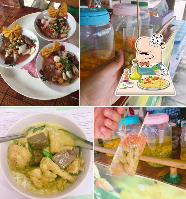ป้าแกะขนมจีนผลไม้สด-ดอง