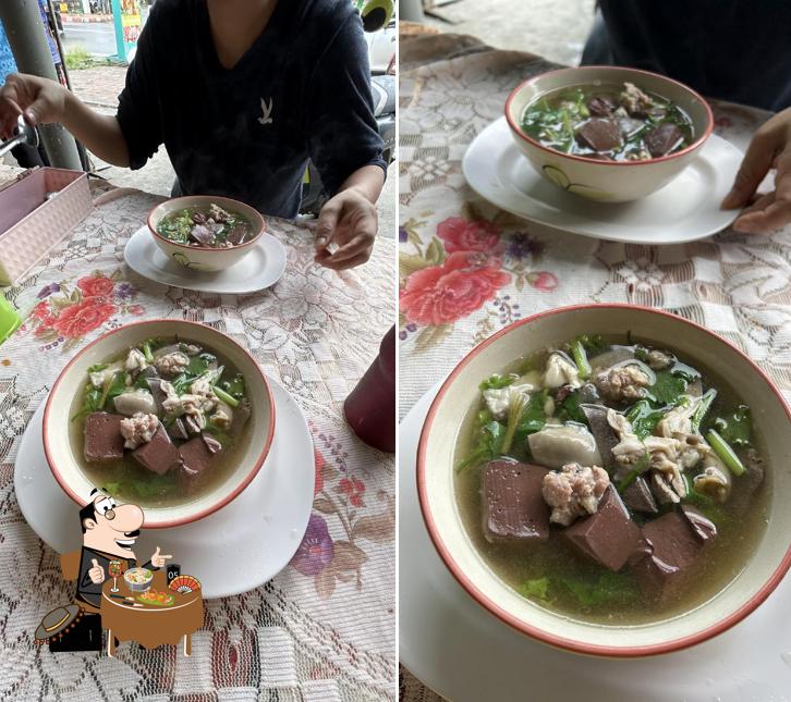 ข้าวมันไก่&ต้มเลือดหมู