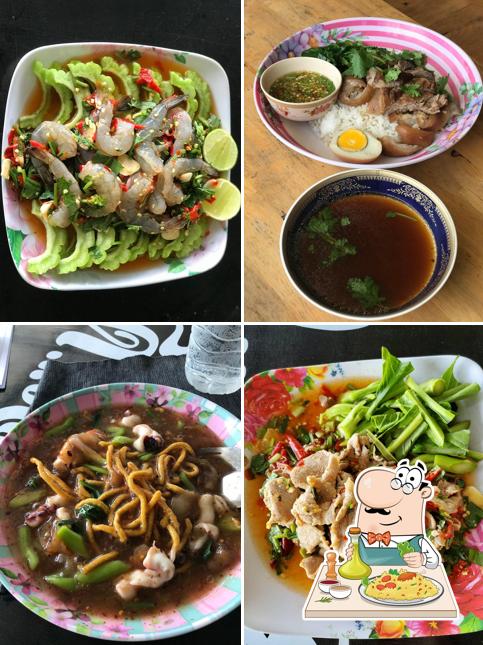 ตลาดหมู่11 หนองไผ่ ดอนเหล็ก by คงเดช