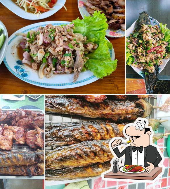 ผัดไทยริมทางรถไฟ นาหม่อม