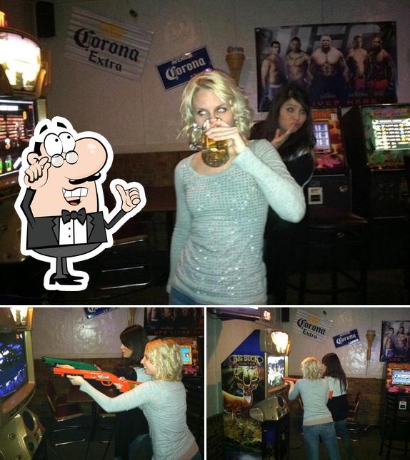 Double Shot Bar & Grill