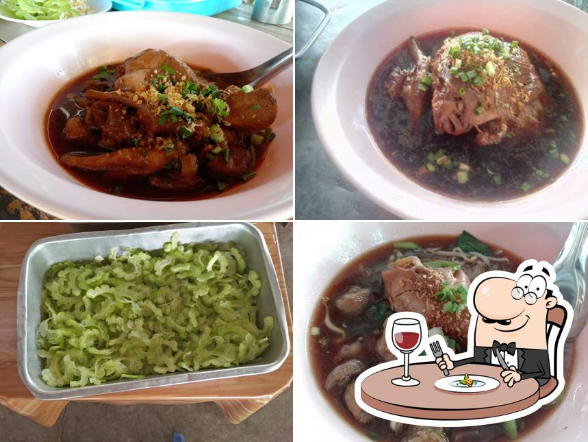 ร้านก๋วยเตี๋ยวไก่มะระป้าแขก