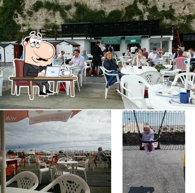 Ducky's Beach Cafe