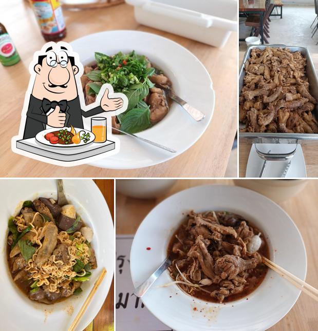 ก๋วยเตี๋ยวไก่มะระบุฟเฟ่ต์ 66 บาท บ้านนางเลง