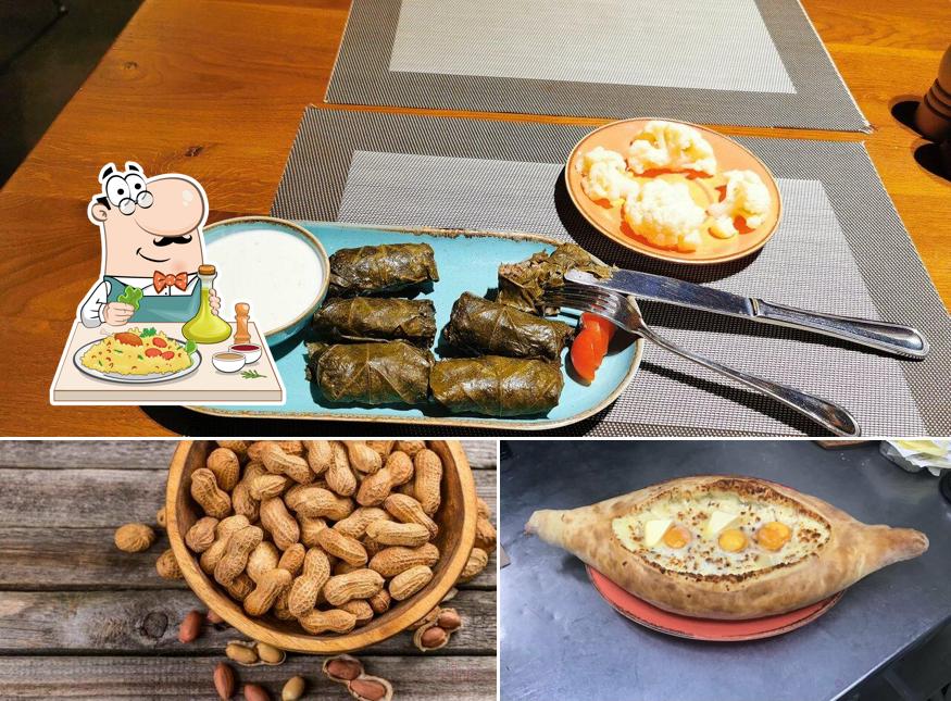 Блюда в "Хинкальной"