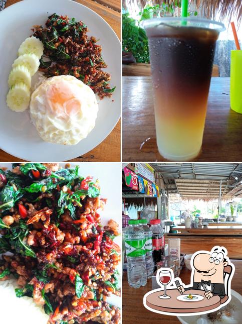 ร้านโอ้โหข้าวขาหมู ก๋วยเตี๋ยวเรือโบราณ