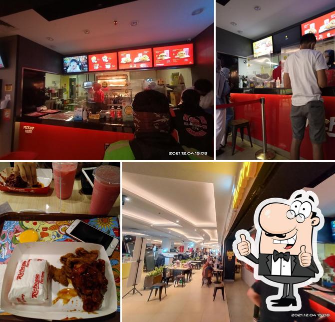 Richeese Factory Transmart Buah Batu