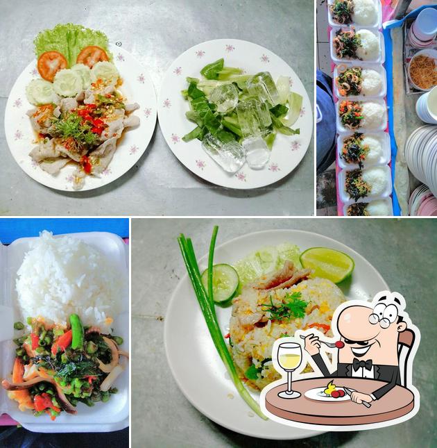 ร้านอาหารครัวชมพู