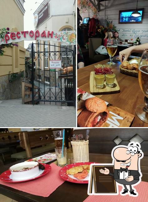 Это фотография, где изображены внешнее оформление и столики в Журавлина