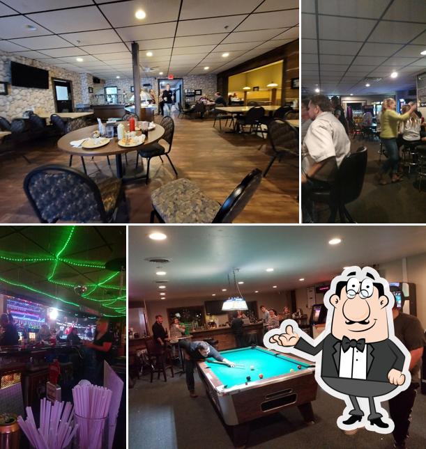 Four Way Bar & Restaurant