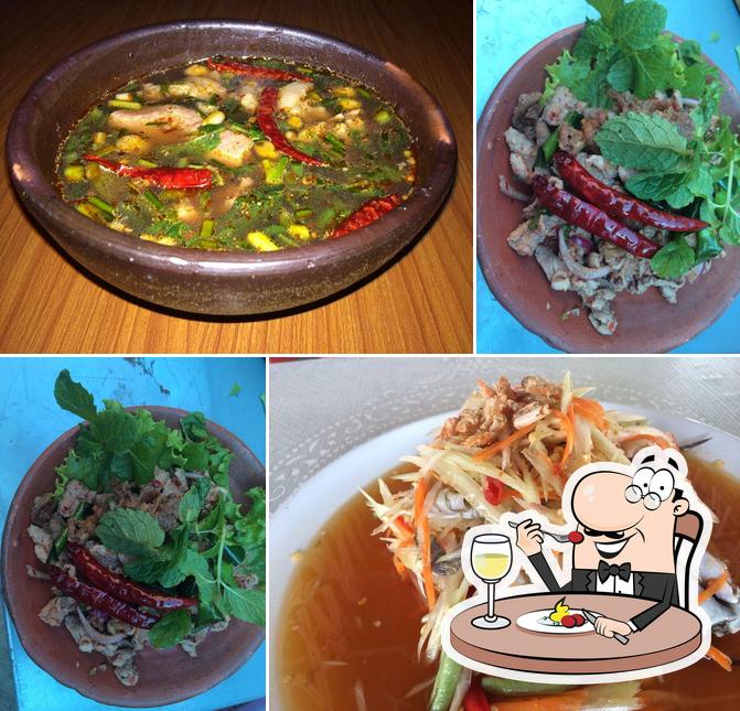 ร้านส้มตำฝุ่นตลบ