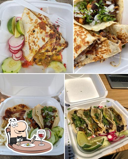 Lobos Tacos Y Pupusas