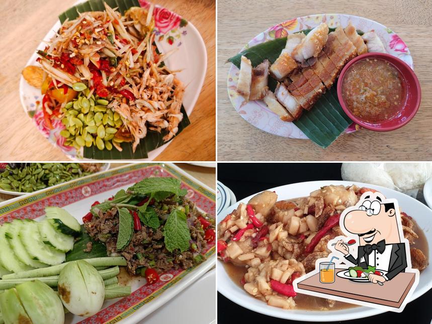 Spicy Papaya Salad Somtam Pong Tae Shop, Until 4 PM