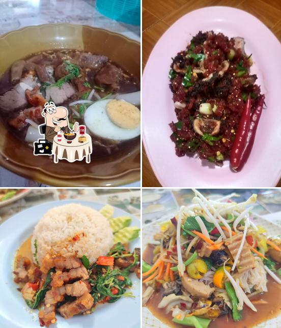 ร้านส้มตำโอเค ก๋วยเตี๋ยว อาหารตามสั่ง ลาบขม ต้มแซ่บ
