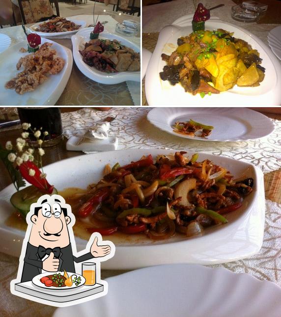 Восток, китайское кафе (вывеска "Пекин")