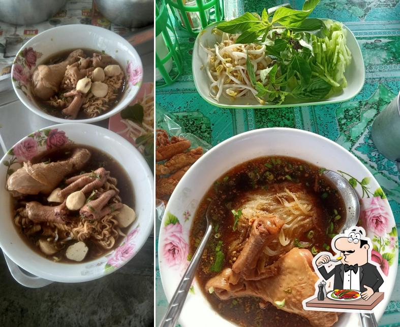 ก๋วยเตี๋ยว​ไก่มะระตาหงอก
