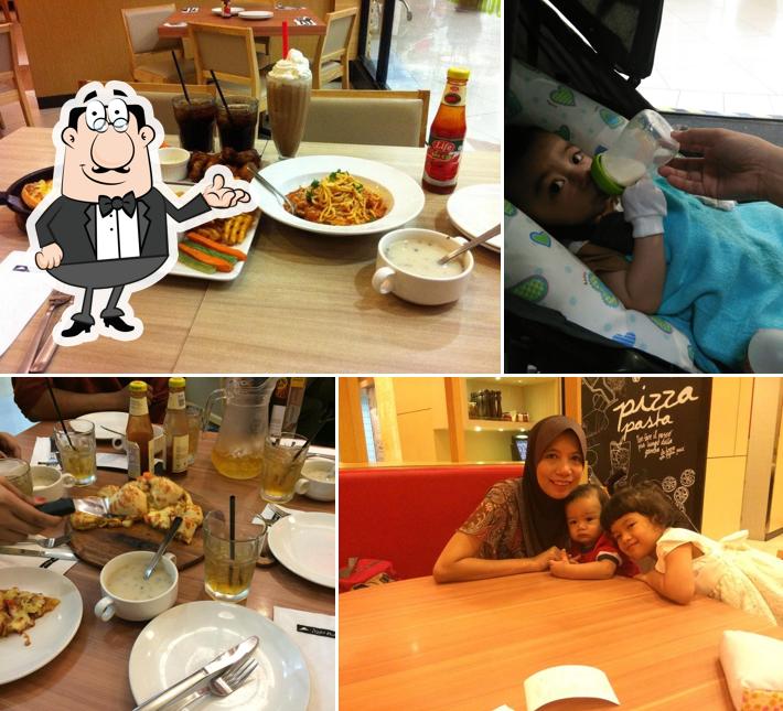 Pizza Hut Restaurant Aeon Station 18