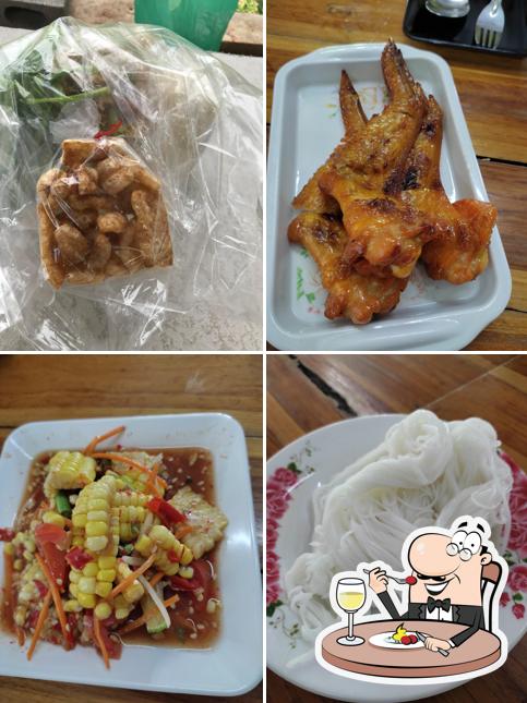 ร้านส้มตำป้าน้อย (ซอยเอื้อประเสริฐ)