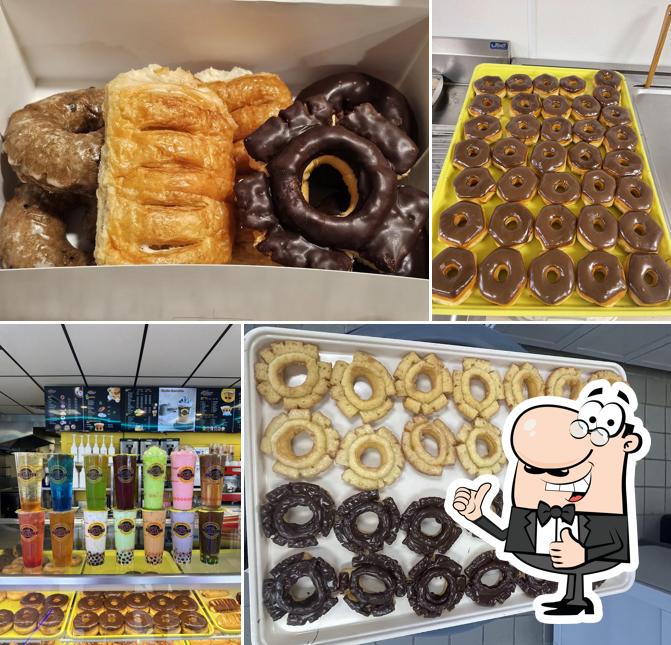 Yummy’s Donut palace.boba tea.smoothies. Coffee