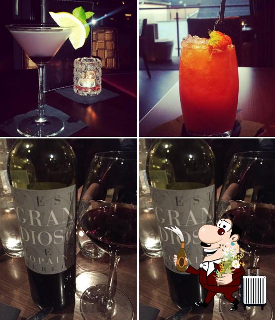 Coco ' s Cocktail Bar