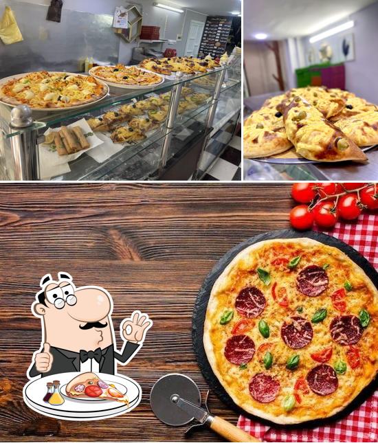 Pizzeria lets eat here مطعم
