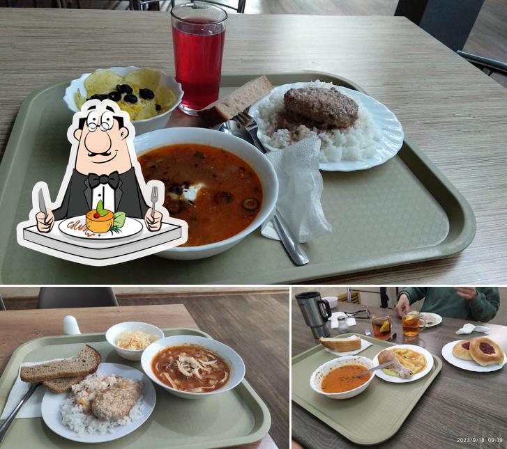 Фотография, на которой видны еда и внутреннее оформление в Раздолье