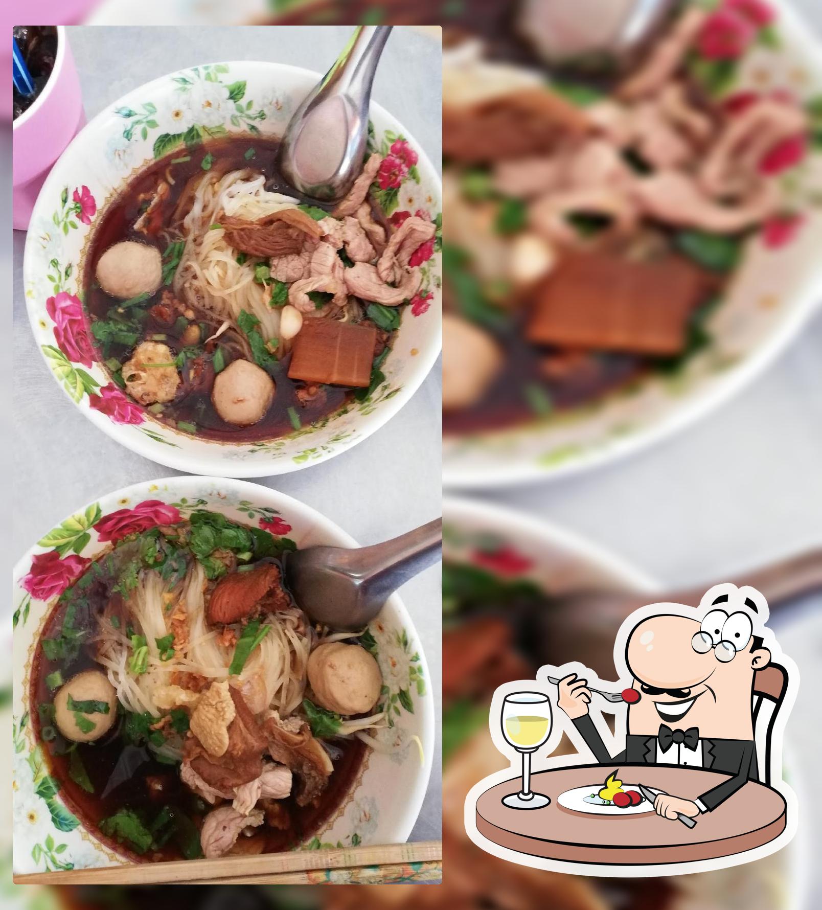 ก๋วยเตี๋ยวป้าเปลื้อง หน้าวัดหนองรี