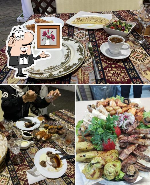 Посмотрите на внутренний интерьер "Джан Баку"