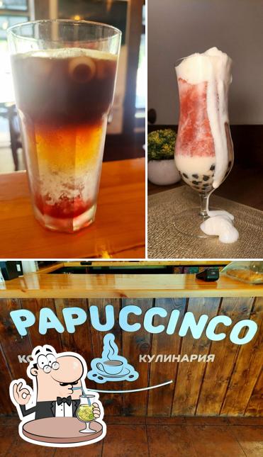Фотография, на которой видны напитки и внешнее оформление в Papuccinco