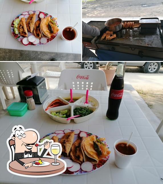Tacos de barbacoa "EL GORRAS"