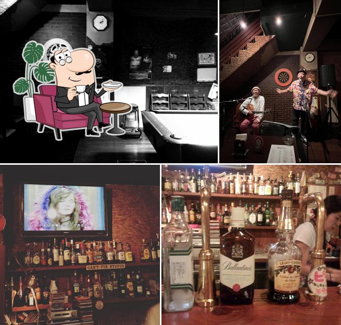 Hatch’s Bar