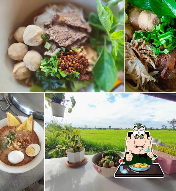 ร้านก๋วยเตี๋ยวริมทุ่ง ทุ่งแห่งแสงมณี