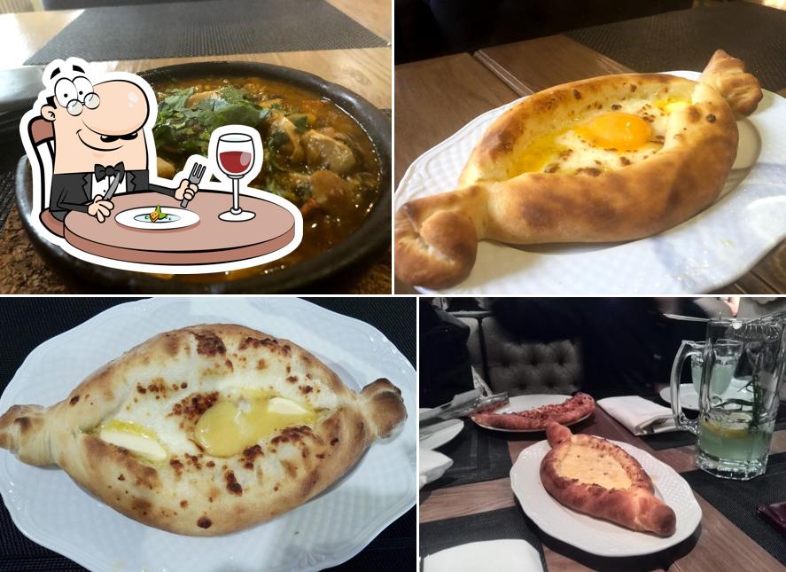 Еда в "Хинкальной"