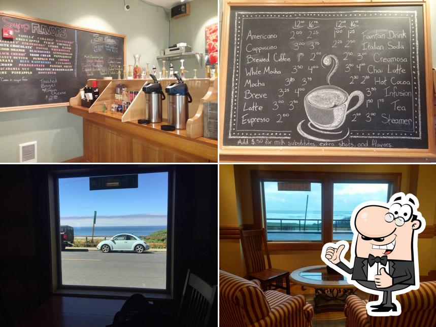 Three Arch Coffee Lounge