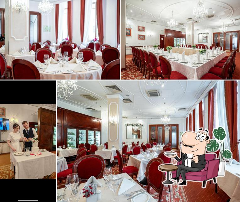 Посмотрите на внутренний интерьер "Романова"