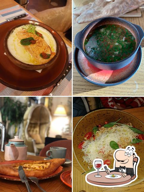 Еда в "Ресторане Диване-Баяне"