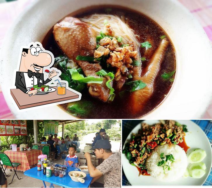 ก๋วยเตี๋ยวไก่ตุ๋นน้ำมันร้ายบ้านดอนแก้ว ซอย11