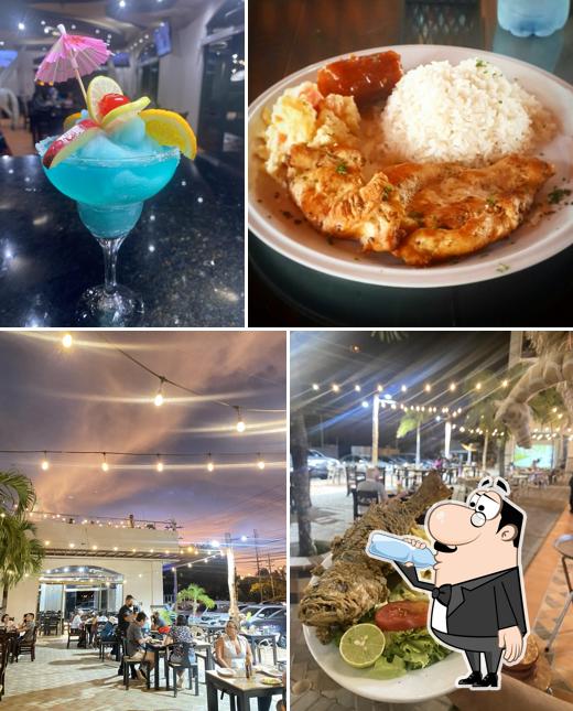 Salsa y Carbón Restaurante