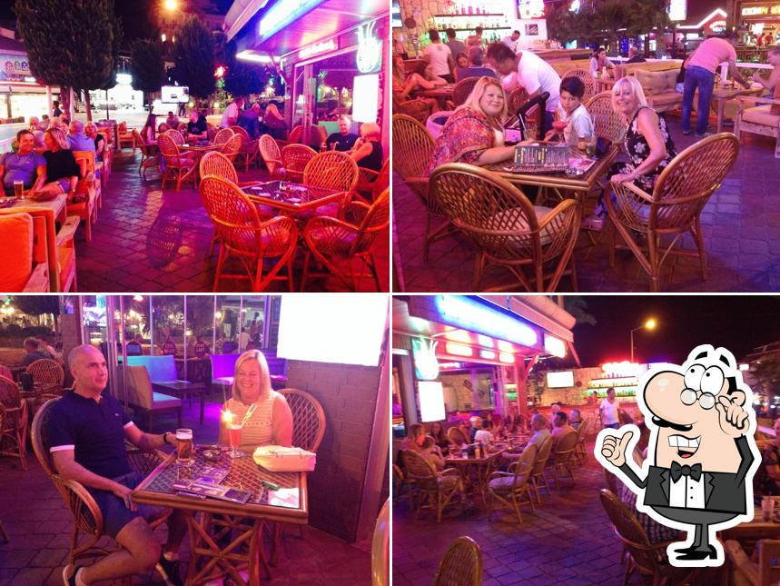 Izzy's Restaurant Cafe & Bar