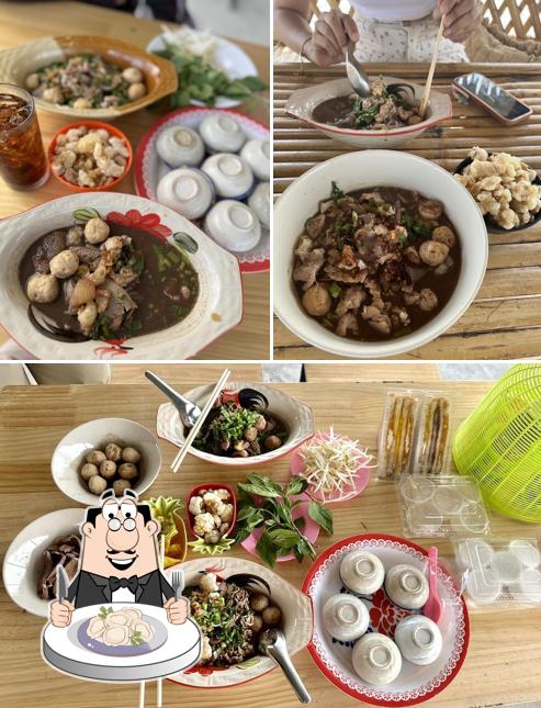ก๋วยเตี๋ยวเรืออยุธยา By สามผู้ใหญ่