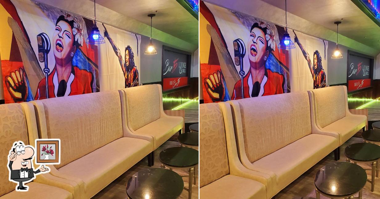 Bar 5 Lounge & Grill