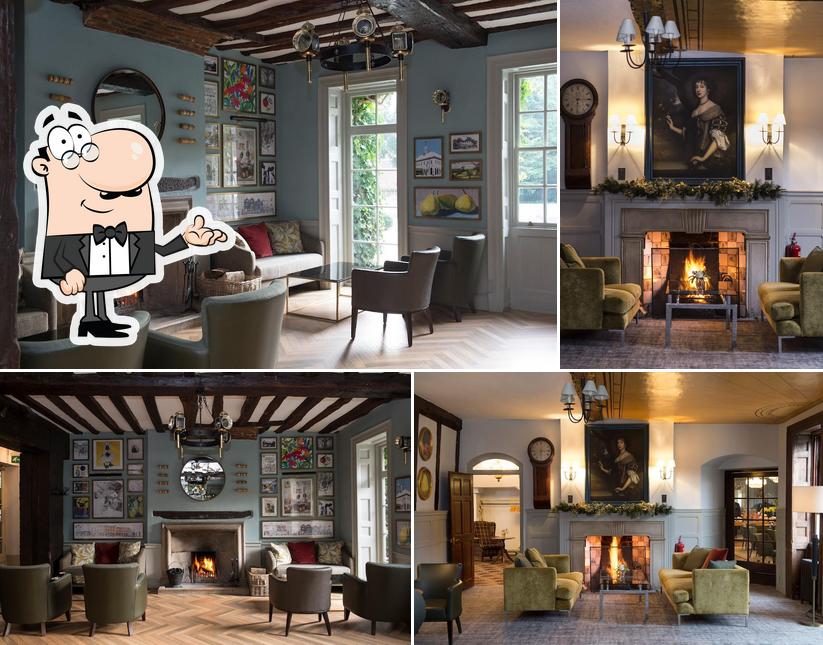 Garden Restaurant & Oak Lounge at The Bush Hotel