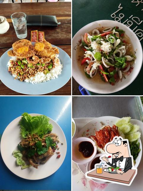 ร้านข้าวต้มสมใจชายคาบ้านเฮา