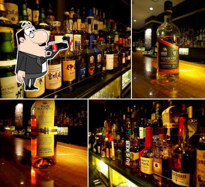 Bar The Story