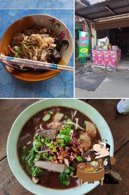 ร้านก๋วยเตี๋ยวไก่ตุ๋นครบุรี